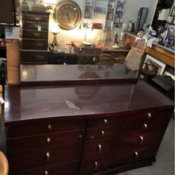 Dresser With Mirror