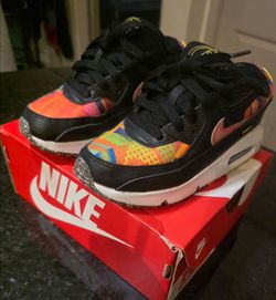 Nike Air Max 90 La Familia limited edition
