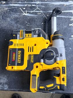 DEWALT 20V MAX 1in Rotary Hammer with Dust Collection Kit