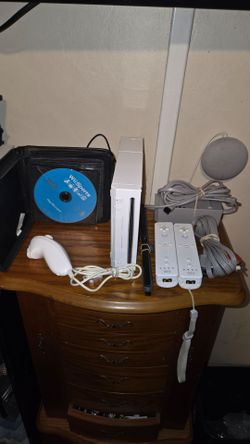 Nintendo Wii Bundle with 7 Games