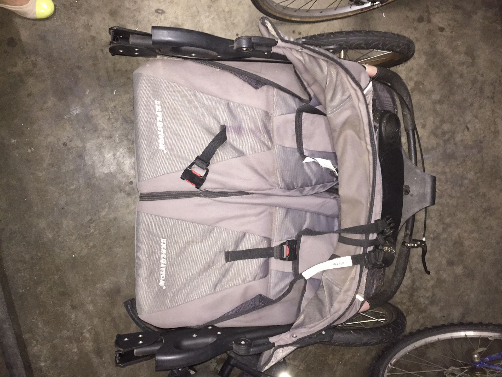 Double jogging stroller