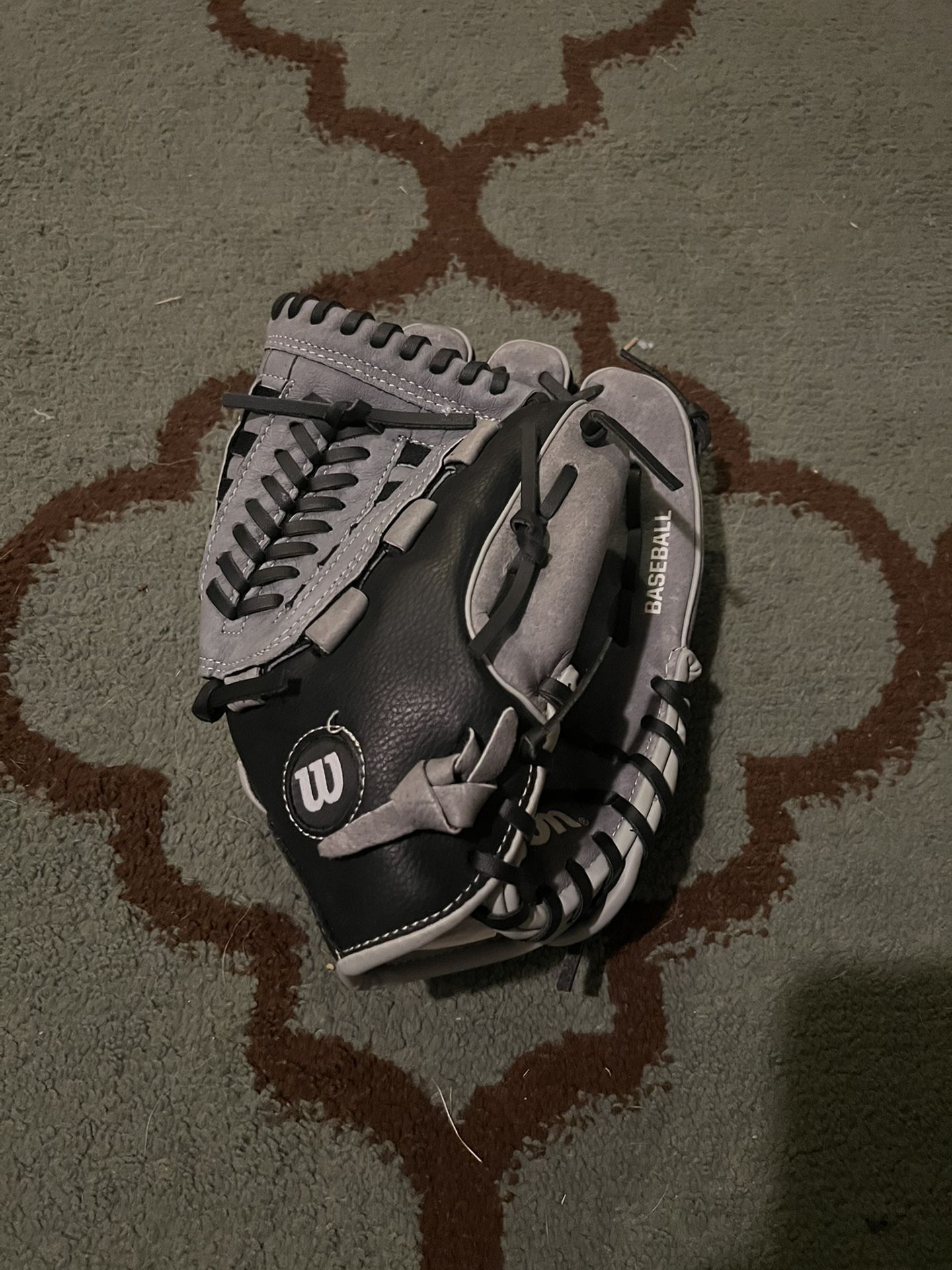 Junior/Kids Wilson A360 10” Baseball Glove RHP - Excellent Condition 