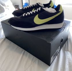 Mens Size 11 Nike SP Daybreak Black Limelight