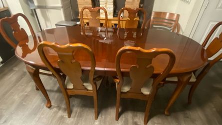 Thomasville Solid Cherry Dining Table and 6 Chairs - Queen Anne Style
