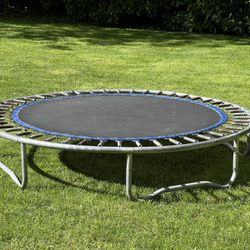 Trampoline Small & Fun!