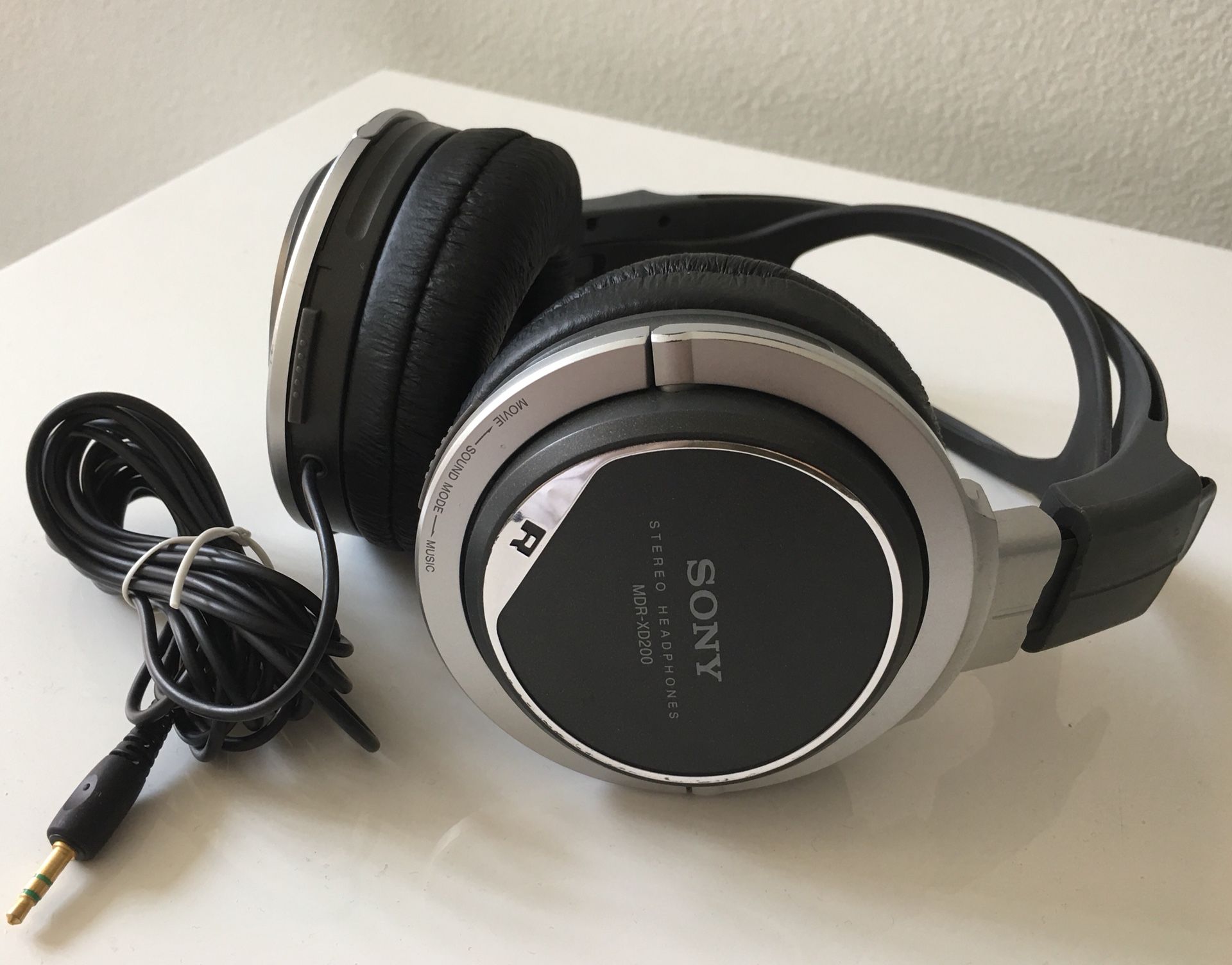 Sony MDR-XD200 Stereo Headphone | Silver / Black