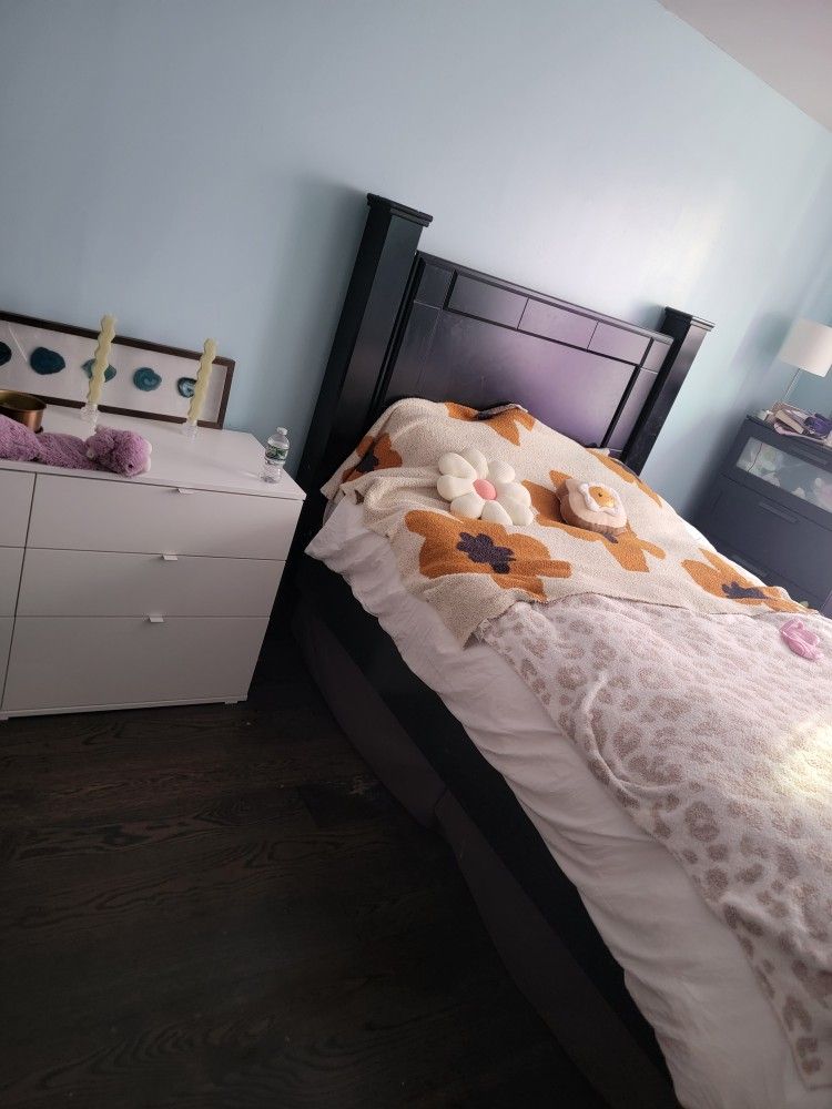 Queen size bed frame Ashley furniture