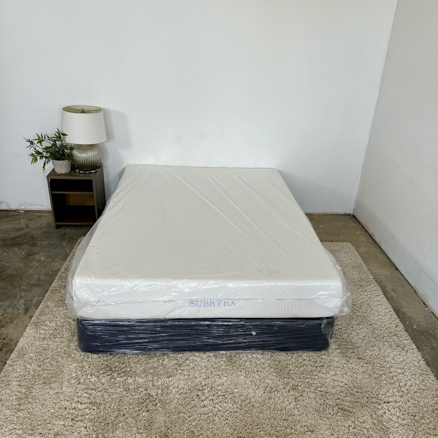 Queen Memory Foam Mattress (Delivery Is Available)