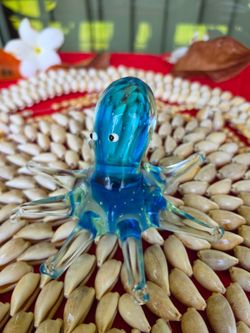 Murano-Style Blue Blown Glass Octopus Figurine – Handcrafted Art Glass.