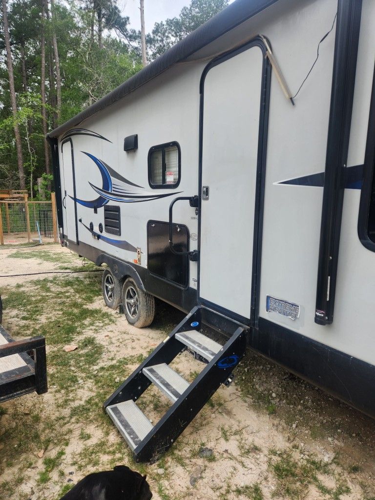 2017 Arctic wolf Travel trailer