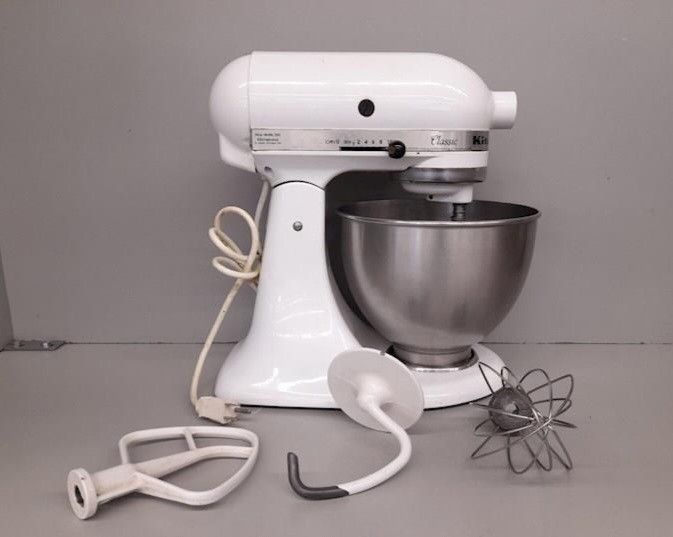 KitchenAid Classic Stand Mixer Model K-45WSSWH Tilt-Head 10-Speed W/ Accessories