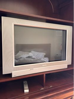 PHILIPS 30-Inch TV with Remote - Blast from the Past!