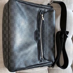 Louis Vuitton Messenger Bag