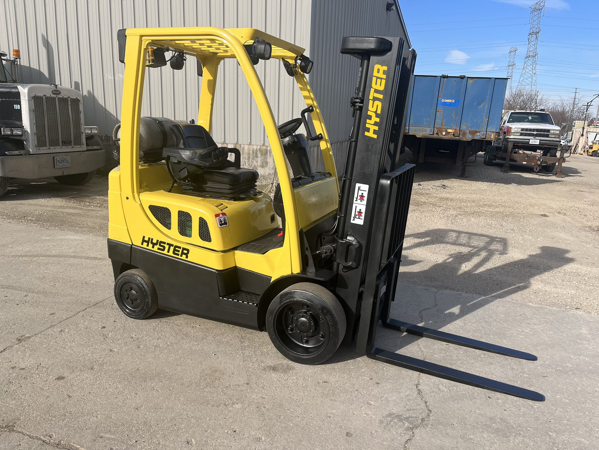 FOR SALE A HYSTER S50FT  FORKLIFT SERÍAL NUMBER F187V23217L (2013) 83 TSU/188” FF WITH SIDESHIFT,OHG,P/S,LPG,AUTO TRANS. FINGERTIP HYDRAULICS. IT IS I