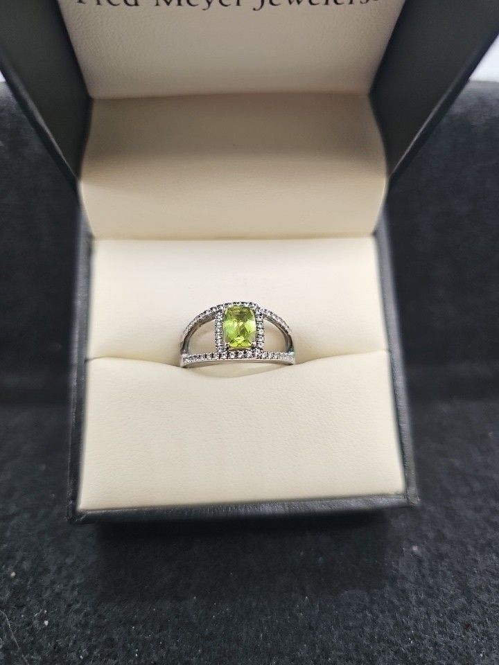 Sterling Silver 925 Peridot Ring With Chip Diamonds
