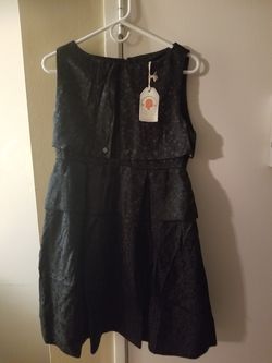 Black sleeveless dress
