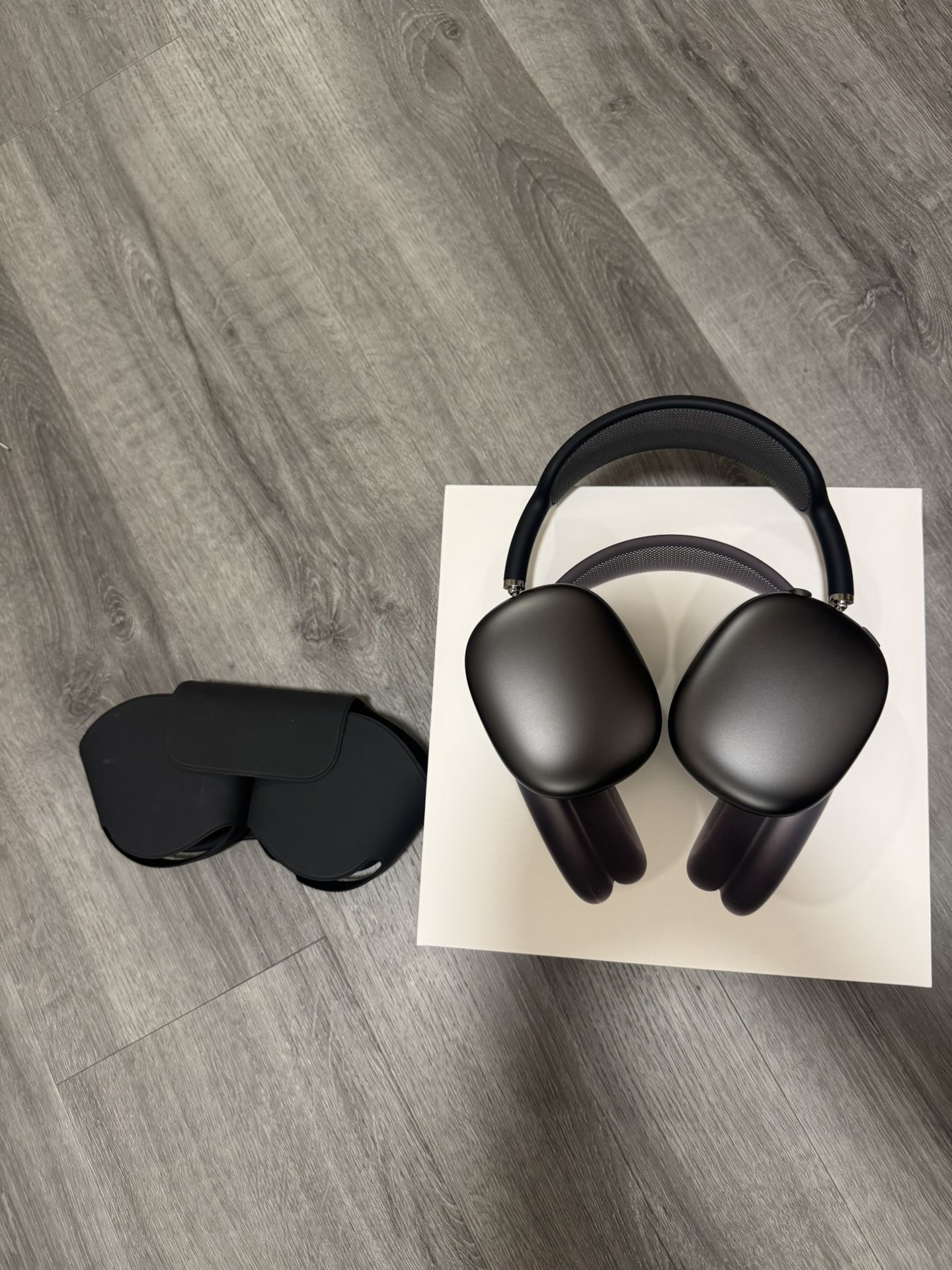 Apple AirPods Max – Space Gray (Like New)