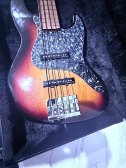 Fender Bass 5 string New