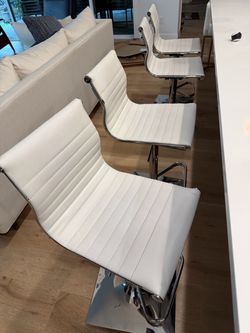 Set of 4 White Leather Bar Stools with Chrome Base