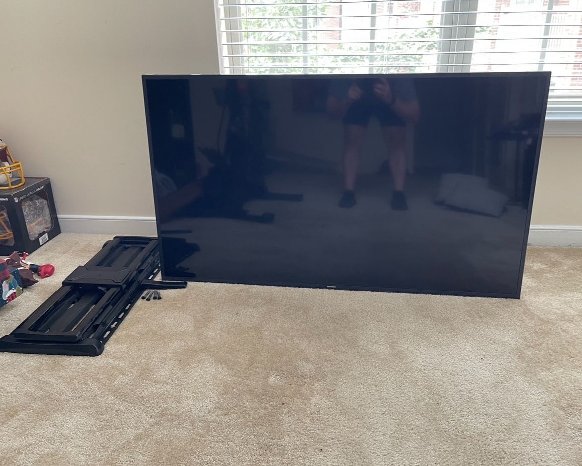 55” HD TV With Wall Mount