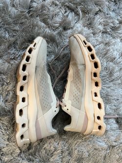 ON RUNNING • SNEAKERS Women • Size US 8.5 •