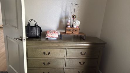 6 Drawer Dresser