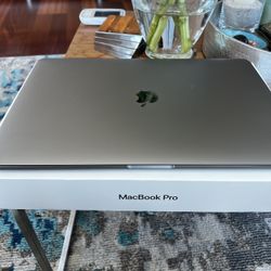 Mid 2018 Apple MacBook Pro 15", Core i9, 2TB SSD, 32GB RAM, Radeon Pro 560X