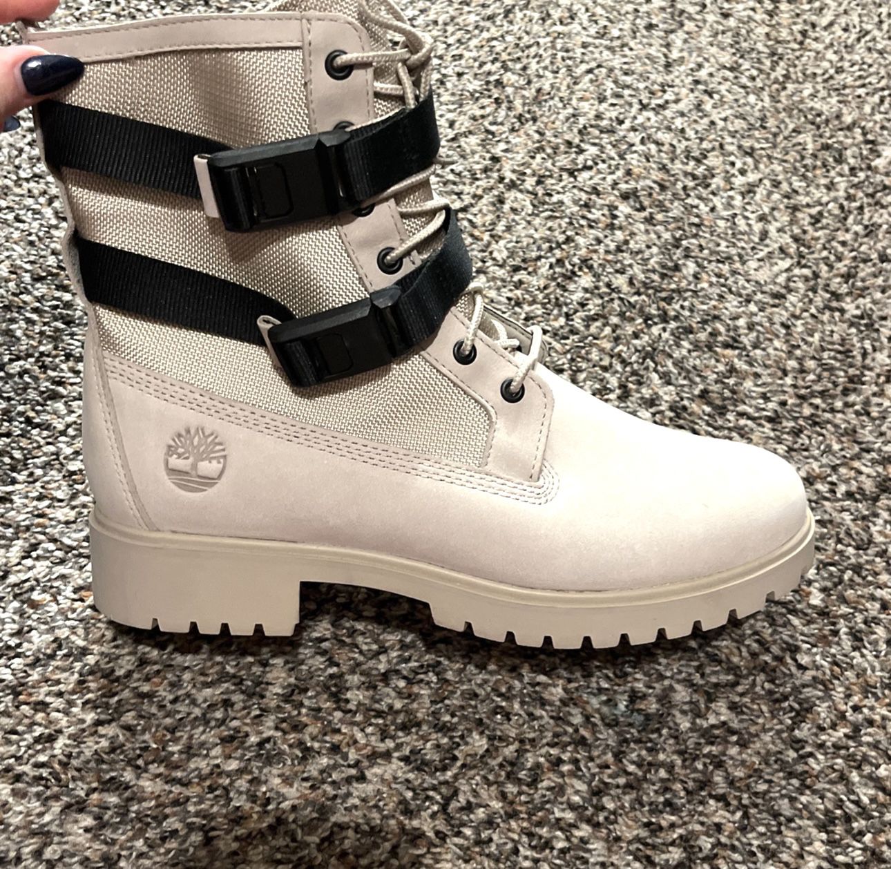 Woman’s new timberland boots size 9