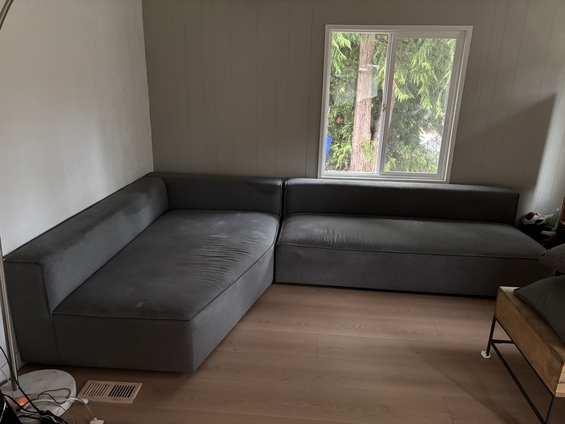 LOW PRICE MOVING- ROOM AND BOARD $3,500 + TAX + ($800 shipping) LARGE OASIS SECTIONAL COUCH