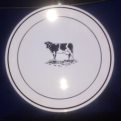 1990s CORELLE corning glass Annie's COW dinner plate.  This is the big dinner plate 10-11" D