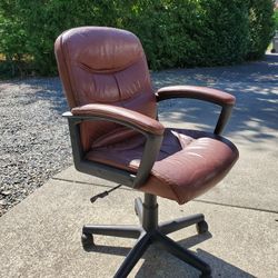 Leatherette Adjustable Desk Chair On Wheels