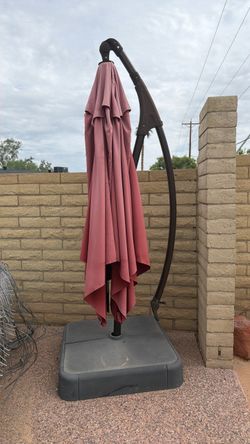 Cantilever Offset Patio Umbrella with Base