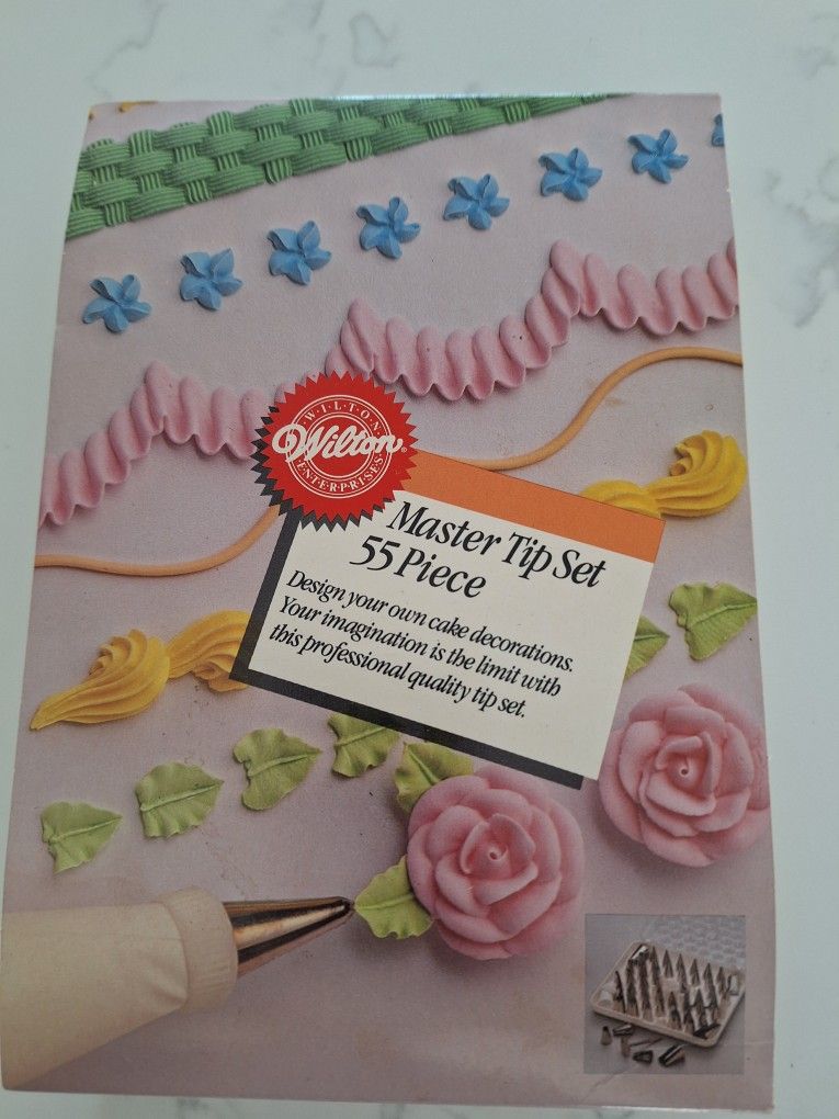 Wilton 55 Piece Cake Decorating Tips