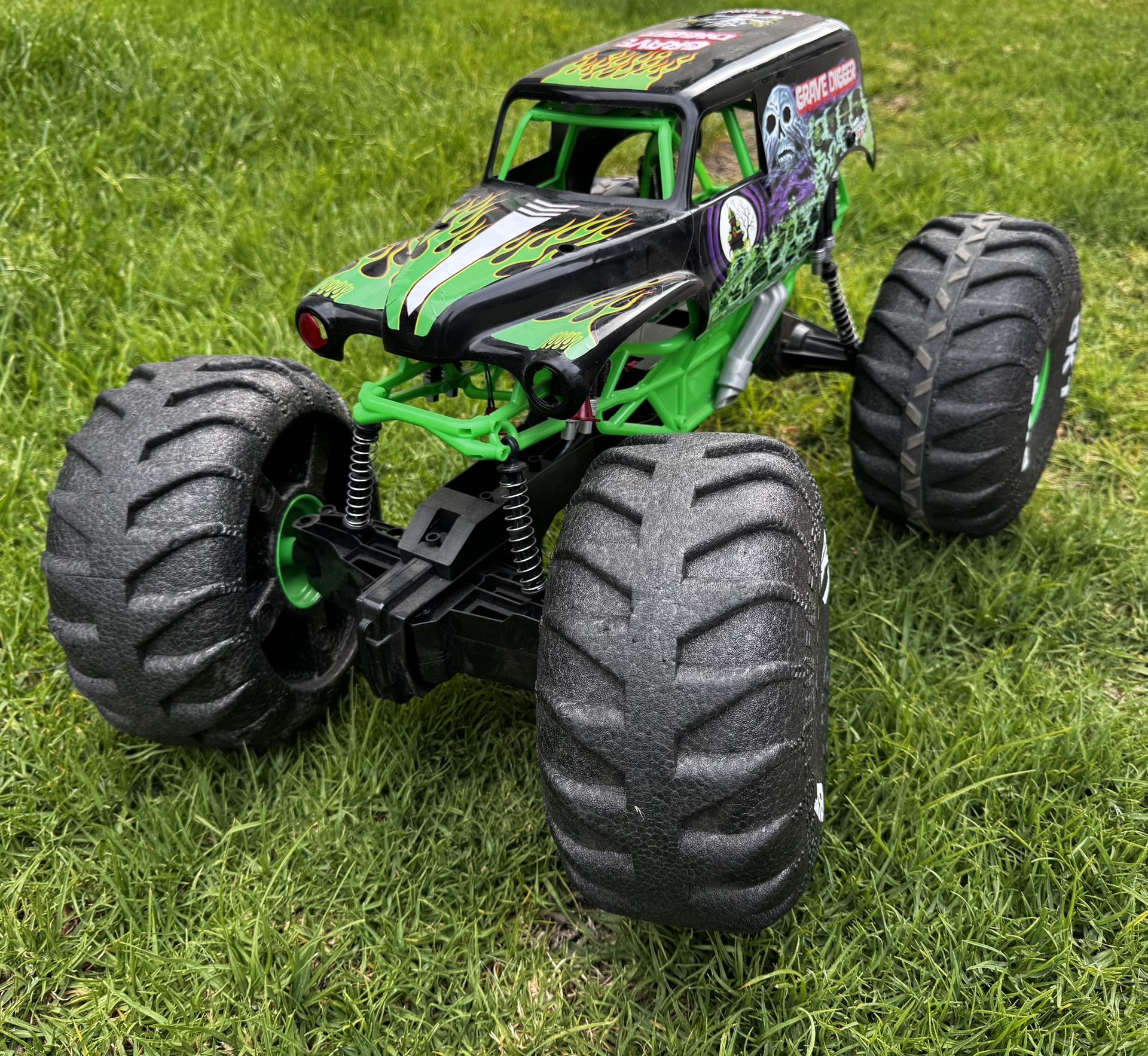 MONSTER JAM GRAVE DIGGER REMOTE CONTROL