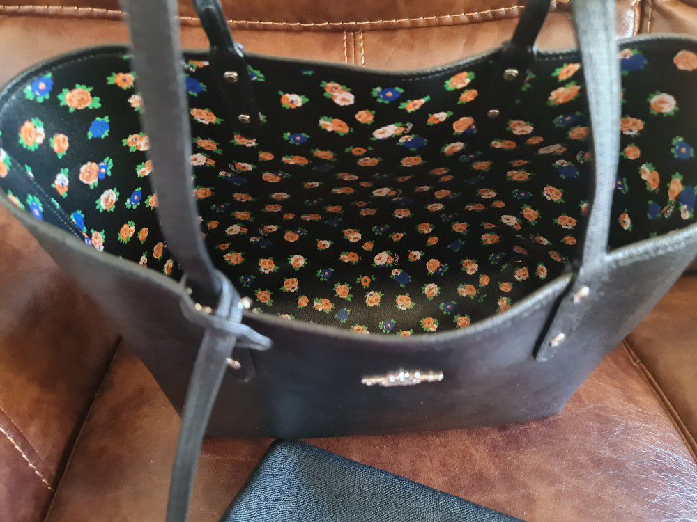 Brand new Coach Badlands Floral Reversible Tote Bag! for Sale in San Jose,  CA - OfferUp