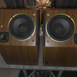 Bose 2.2 bookshelf speakers