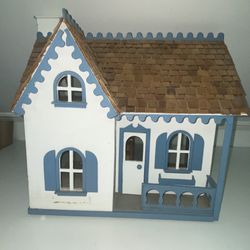 Vintage wooden Victorian dollhouse