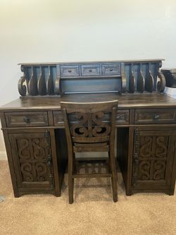 Bellamy Counter Height Desk w Hutch and w Chair- No lowball
