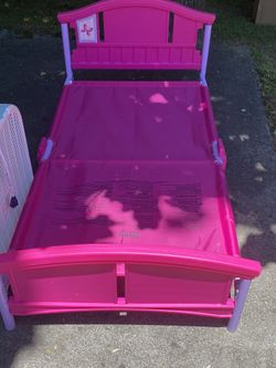 pink lil girl bed and mattress 