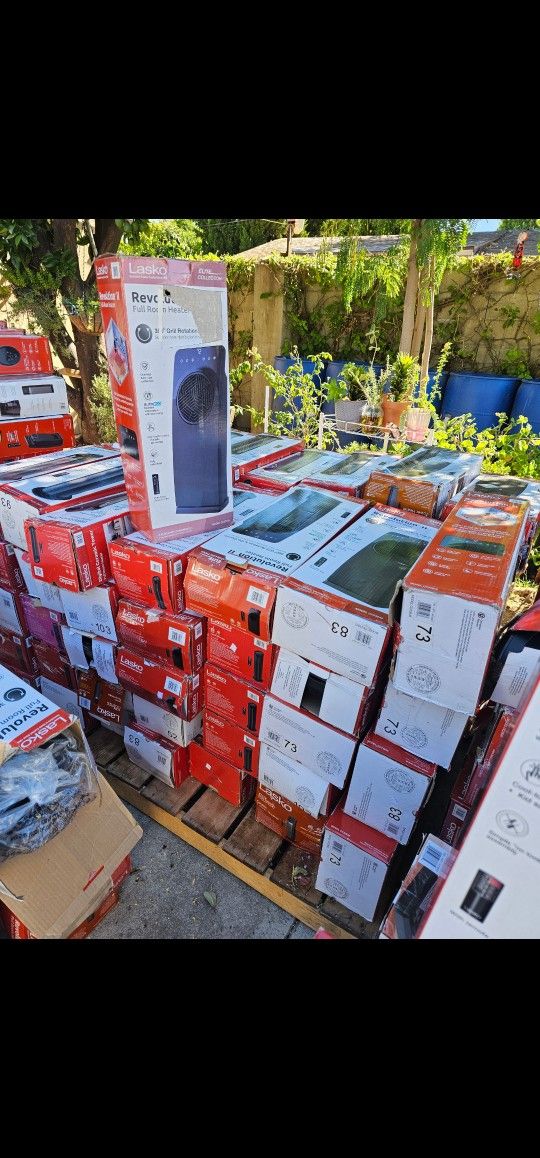 GET READY FOR THIS WINTER LASKO HEATERS CERAMIC TOWER ECONOMIC ENERGY SAVER INCLUDING REMOTE CONTROL FOR FULL SIZE ROOM IF SOMEBODY INTERESTED PLEASE 
