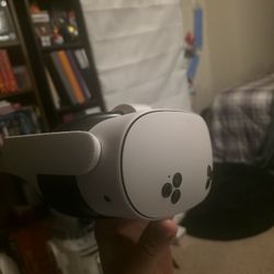 Meta Quest 3S (256GB W/ case)