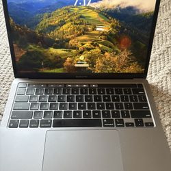 MacBook Pro M2 