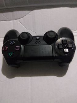PlayStation 4 controller black use