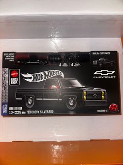 Hot Wheels Mattel Brick Shop '83 Chevy Silverado Building Set