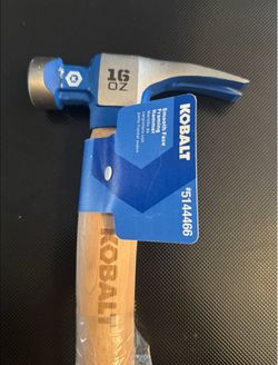 Roofing hammers with magnets