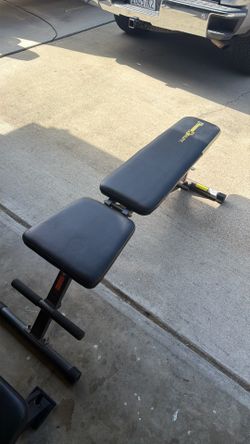 Adjustable weight bench