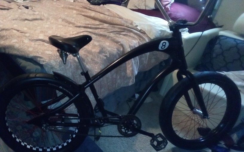 Straight 8 ball Cruiser