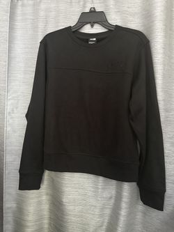 Woman’s The North Face Sweater 