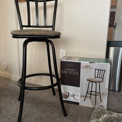 Adjustable height bar Stool