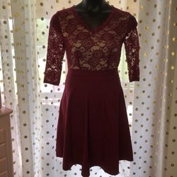 Homeyee size 6 burgundy & nude lace dress. PIT TO PIT: 32” LENGTH: 39” SLEEVE: 15”